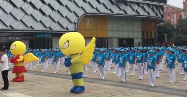 太原万达广场千人广场舞《萌萌哒》